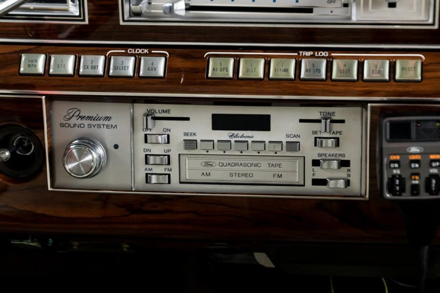 Детали интерьера Lincoln Continental Mark VI Sedan 1980 года  (фото 62 из 111)